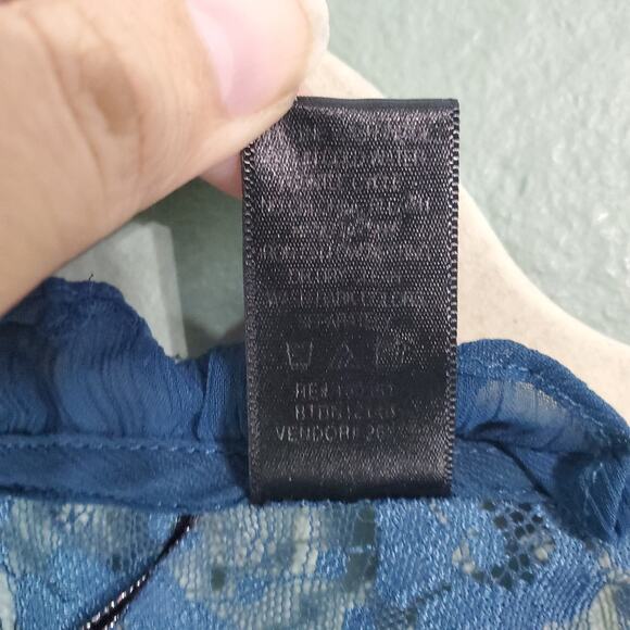 BKE Boutique Teal Semi-Sheer Button Down V-Neck Lace Blouse Top Size Medium - Picture 5 of 5